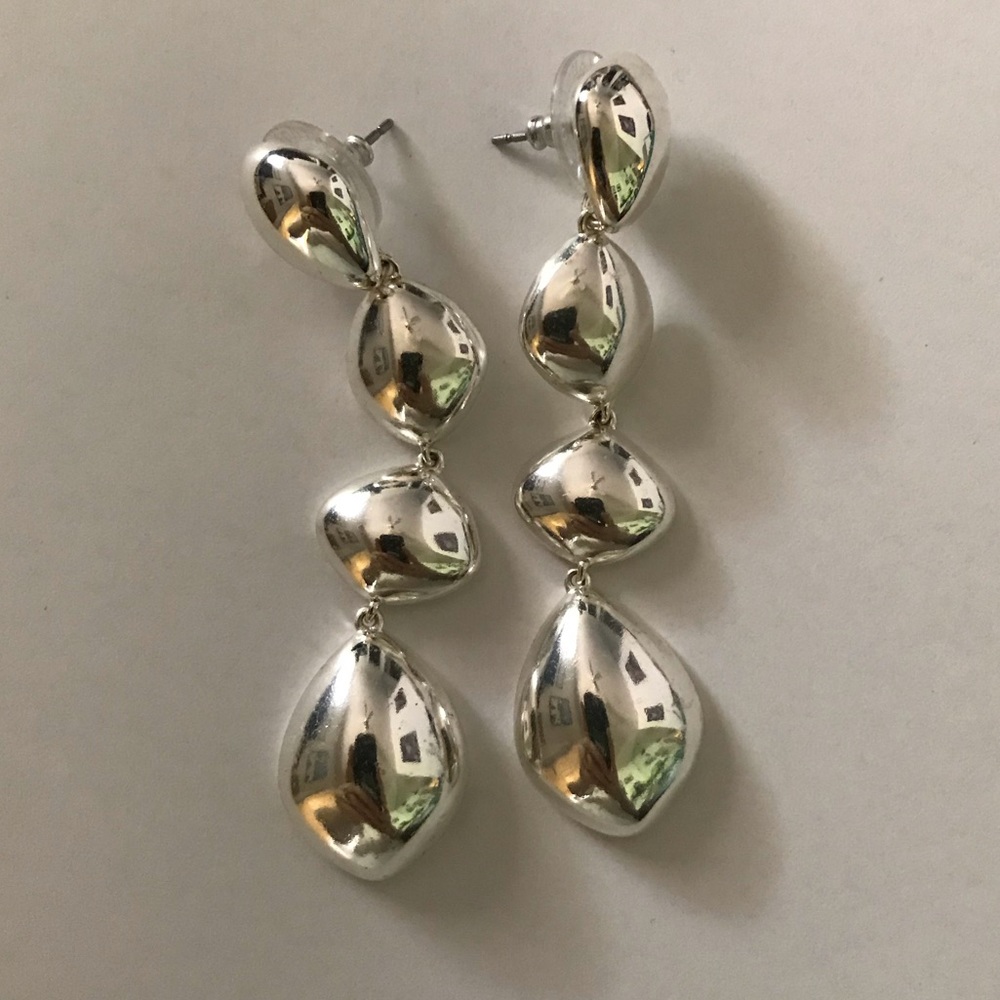 SALE Stella&dot Ulani silver earrings.